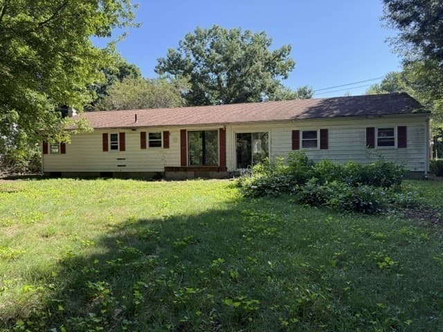 6 Holly St, Oxford MA 01540 photo 2