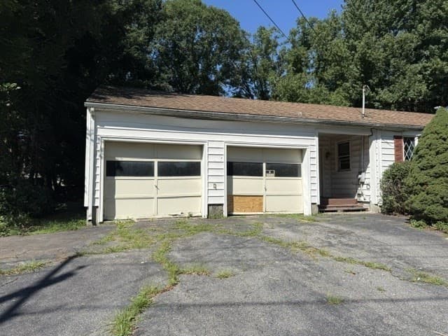 6 Holly St, Oxford MA 01540 photo 3