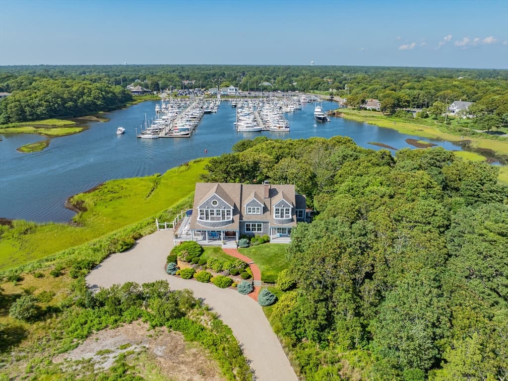 18 Saquatucket Point, Harwich MA 02646