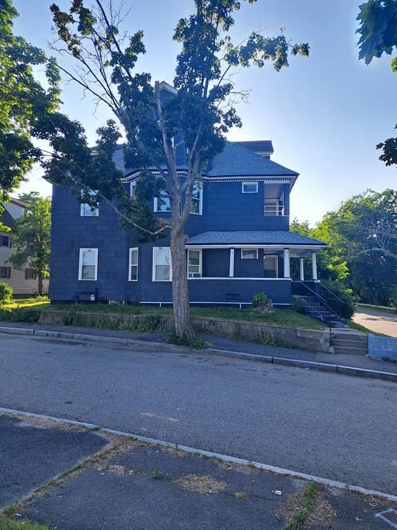 Apartment at 21 Coes St # 2r, Worcester MA 01603, photo 4 of 21