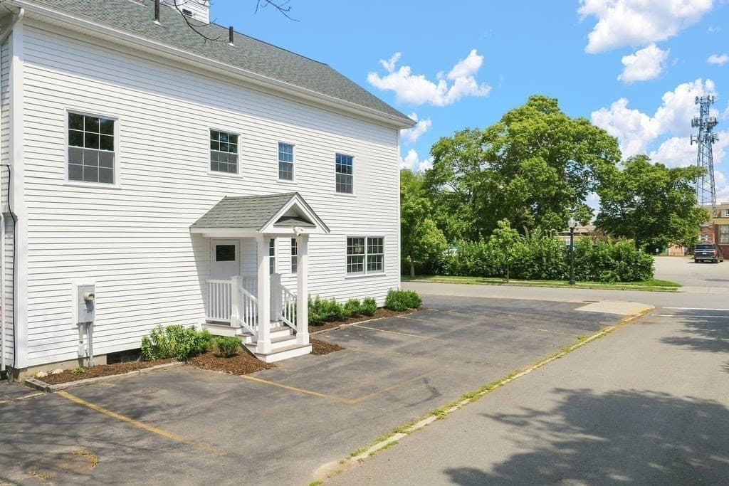 17 Orchard St, New Bedford MA 02740 photo 3