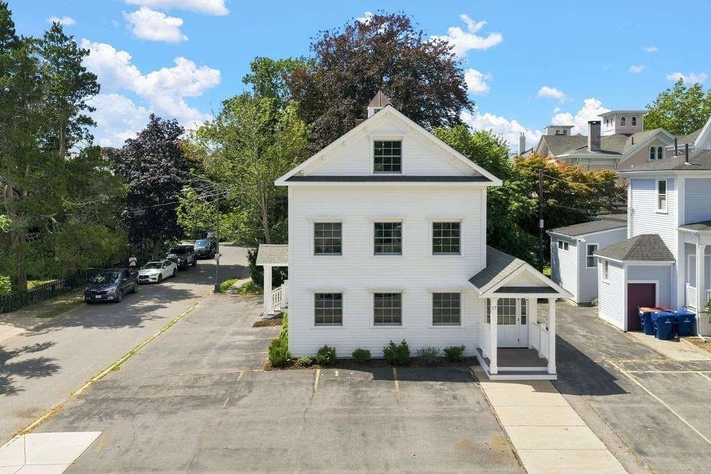 17 Orchard St, New Bedford MA 02740 photo 4