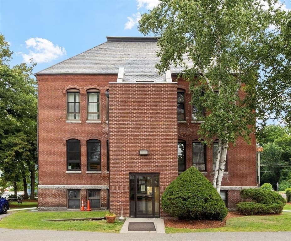 593 Main St, Leominster MA 01453 photo 2