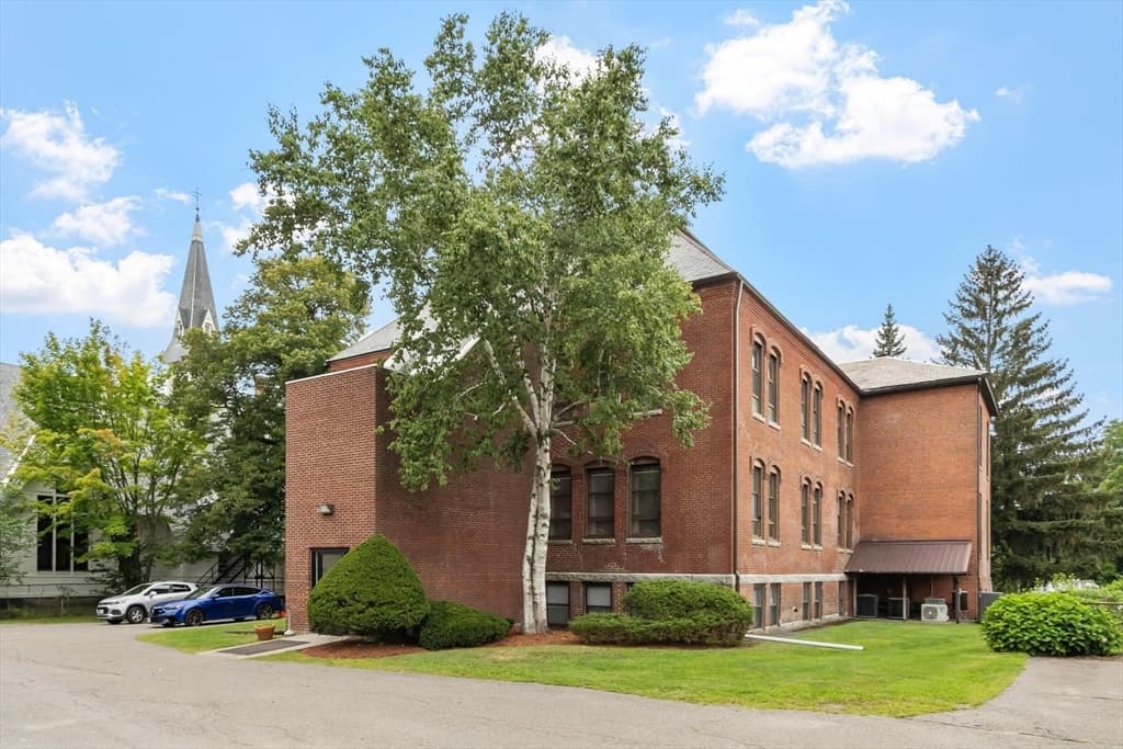 593 Main St, Leominster MA 01453 photo 3