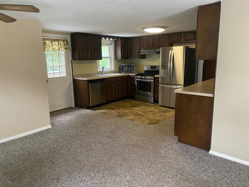 19 Blossom Street, Clinton MA 01510 photo 3