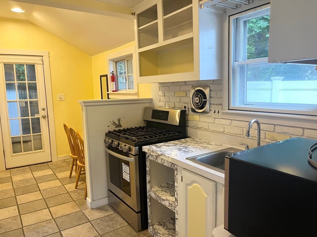 16 West St, Hanson MA 02341 photo 7