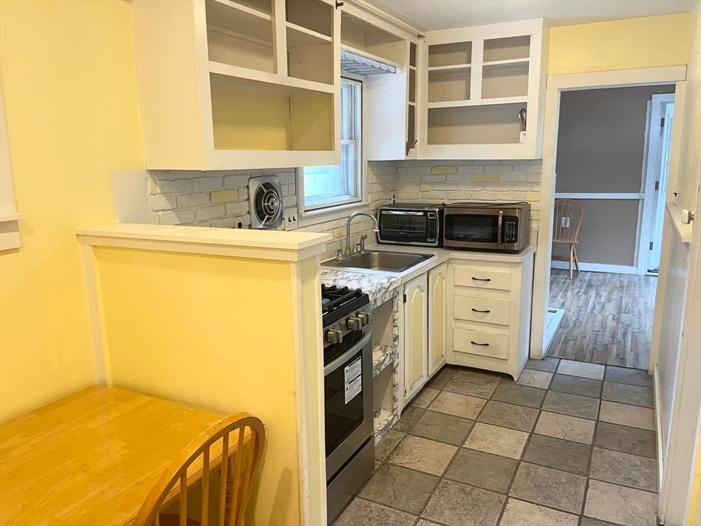 16 West St, Hanson MA 02341 photo 8