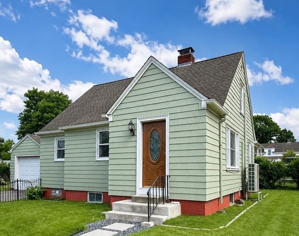 67 Mulberry St, Attleboro MA 02703