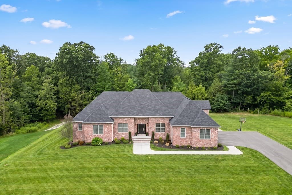 13 Bella Vista Drive, East Longmeadow MA 01028