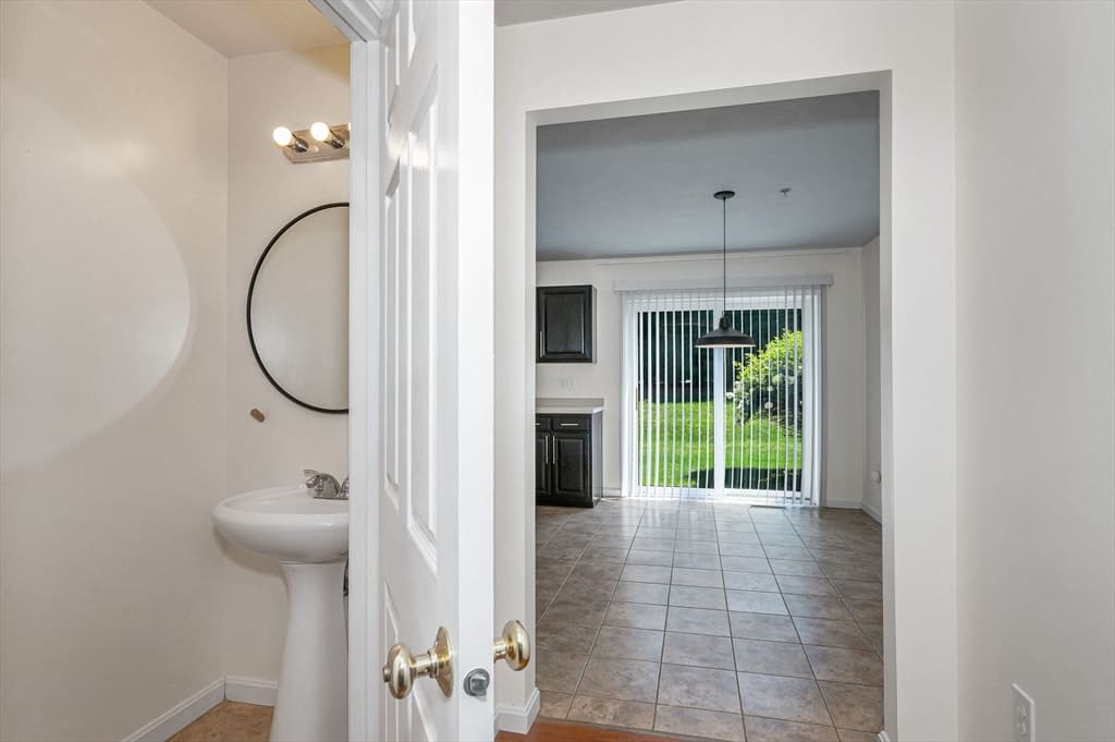 4 Georgetowne # 4, Nashua NH 03062 photo 7