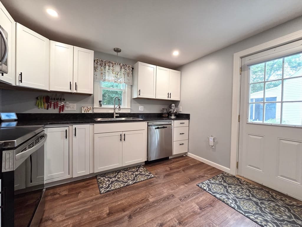 Single Family Residence at 40 Second Island Rd, Webster MA 01570, Webster, photo 13 of 30