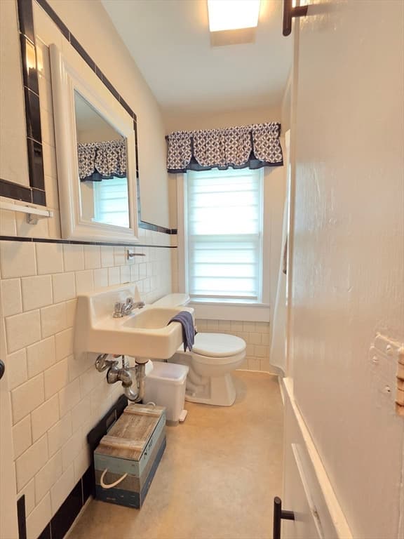 Single Family Residence at 40 Second Island Rd, Webster MA 01570, Webster, photo 17 of 30
