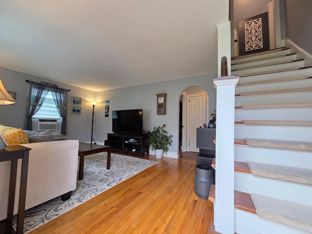 Single Family Residence at 40 Second Island Rd, Webster MA 01570, Webster, photo 4 of 30