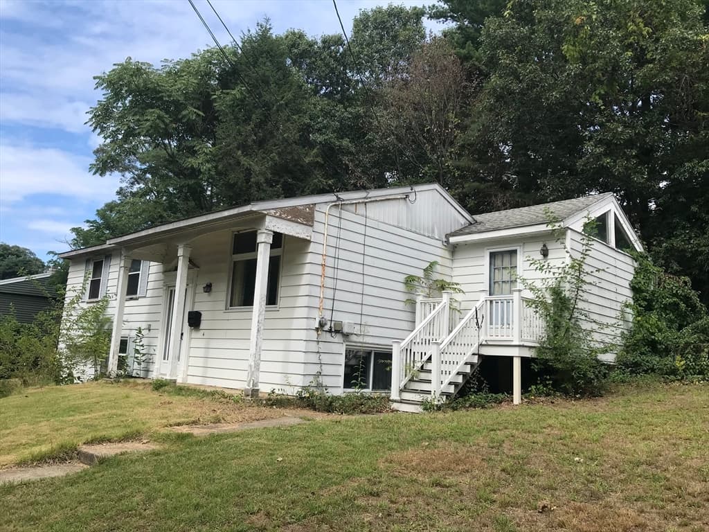 170 Bradley St, Lowell MA 01850 photo 3