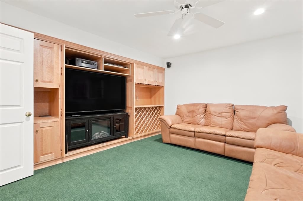 1002 Pine Brook Dr # 20, Peabody MA 01960 photo 27