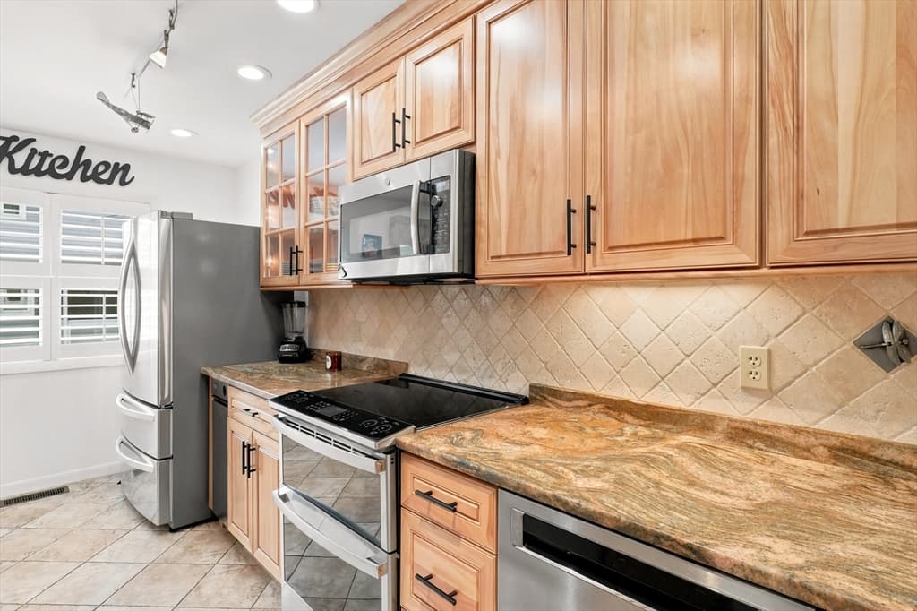 1002 Pine Brook Dr # 20, Peabody MA 01960 photo 10