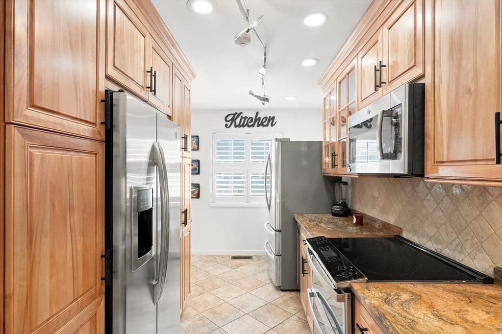 1002 Pine Brook Dr # 20, Peabody MA 01960 photo 8
