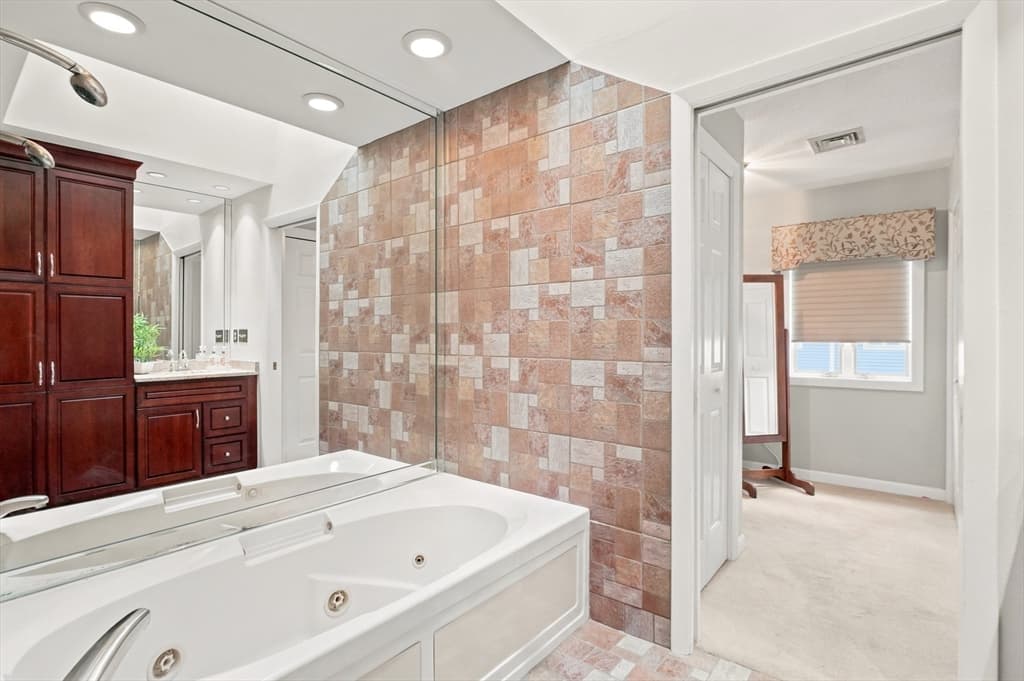 1002 Pine Brook Dr # 20, Peabody MA 01960 photo 25