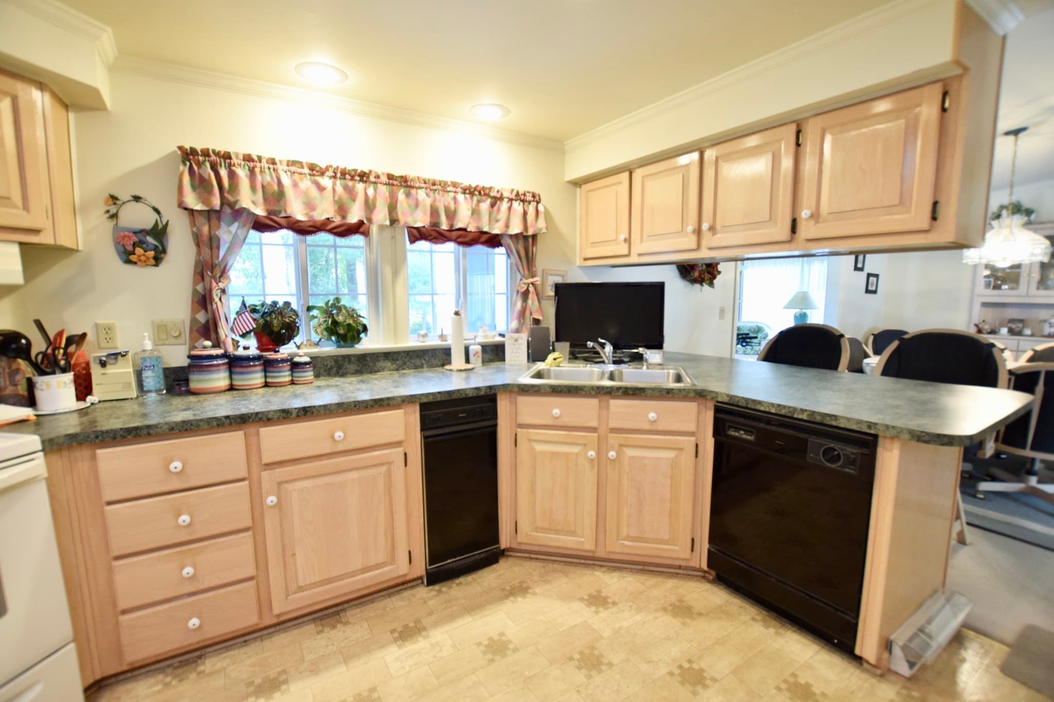 Single Family Residence at 12 Trailwood Dr., Bridgewater MA 02324, Bridgewater, photo 13 of 39