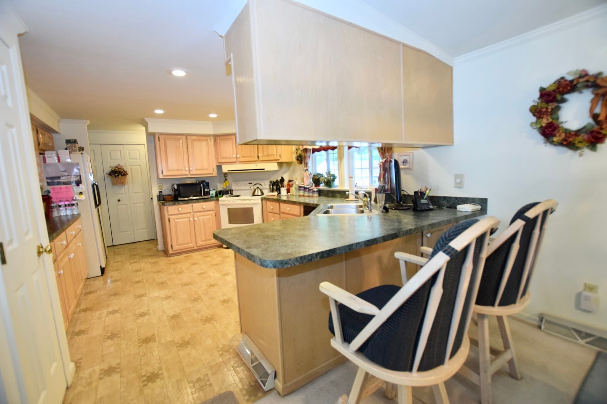 Single Family Residence at 12 Trailwood Dr., Bridgewater MA 02324, Bridgewater, photo 9 of 39