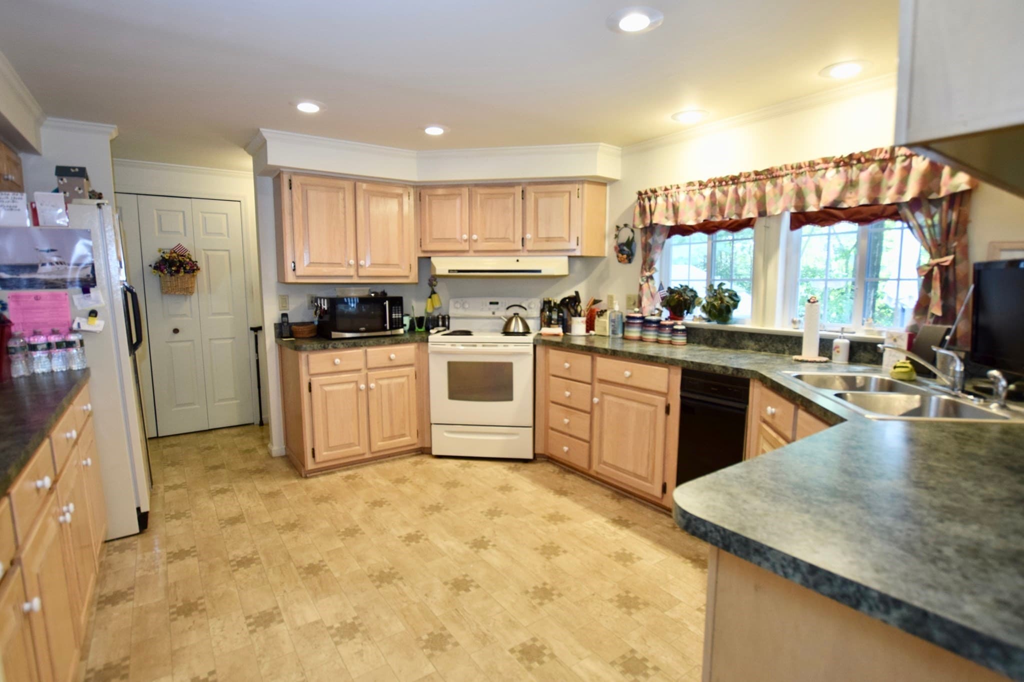 Mobile Home at 12 Trailwood Dr., Bridgewater MA 02324, Bridgewater, photo 10 of 39