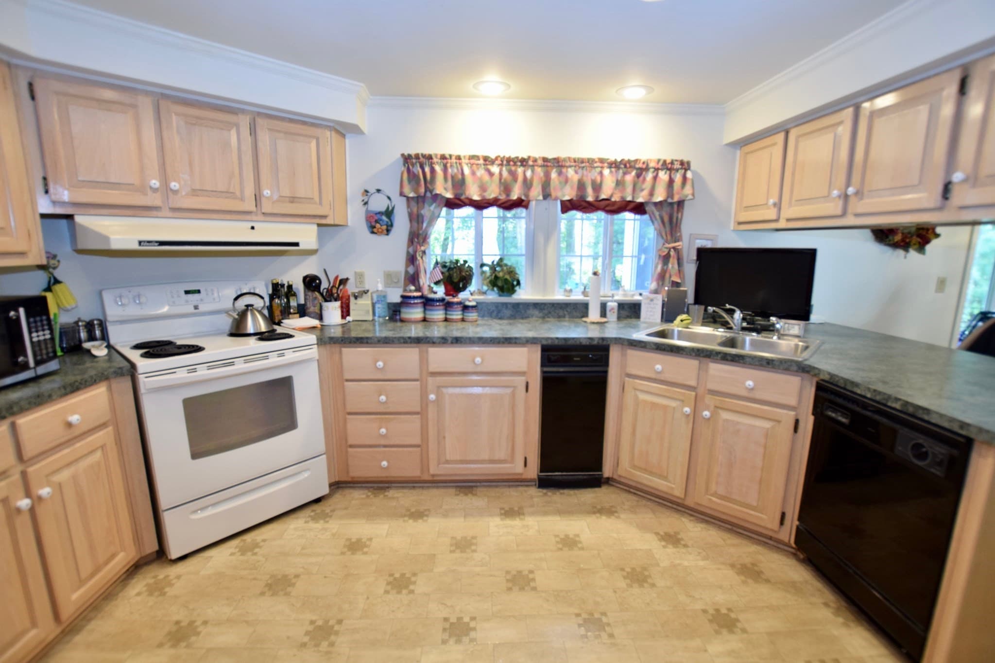 Mobile Home at 12 Trailwood Dr., Bridgewater MA 02324, Bridgewater, photo 11 of 39