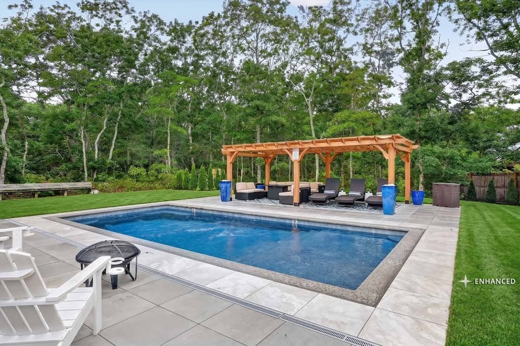 105 Whalers Walk, Edgartown MA 02539 photo 2