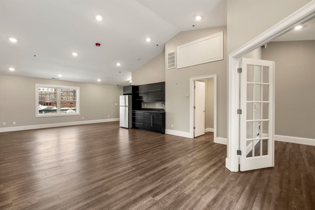 42 Felton St # 7R, Waltham MA 02453 photo 2