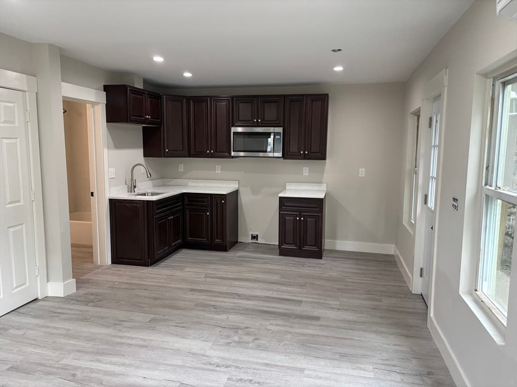 22 Pleasant St, Fitchburg MA 01420 photo 2