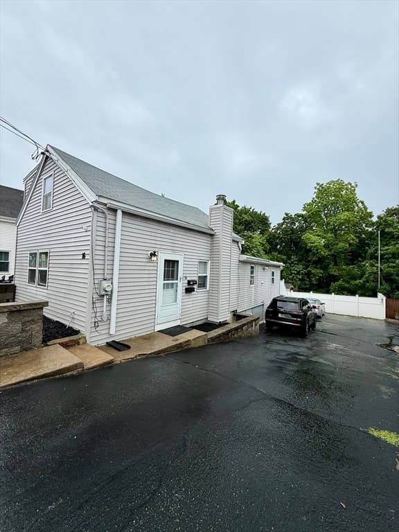 16 Lynn St, Peabody MA 01960 photo 2