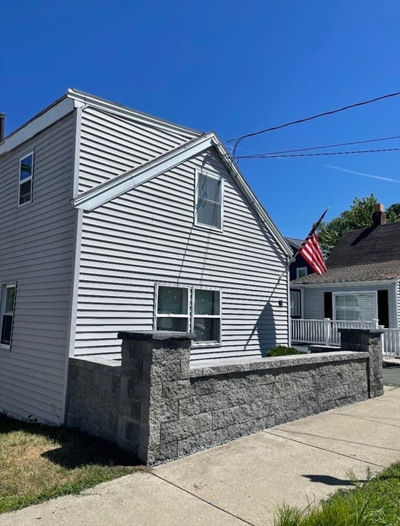 16 Lynn St, Peabody MA 01960