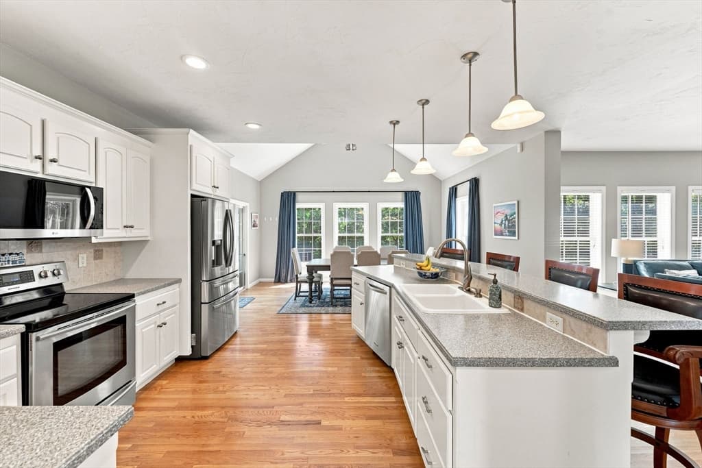 13 Larkin Ln, Hopedale MA 01747 photo 12