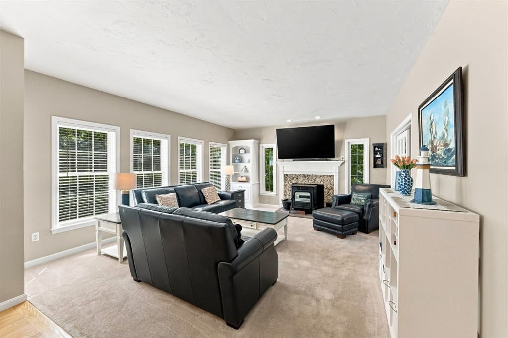 13 Larkin Ln, Hopedale MA 01747 photo 9