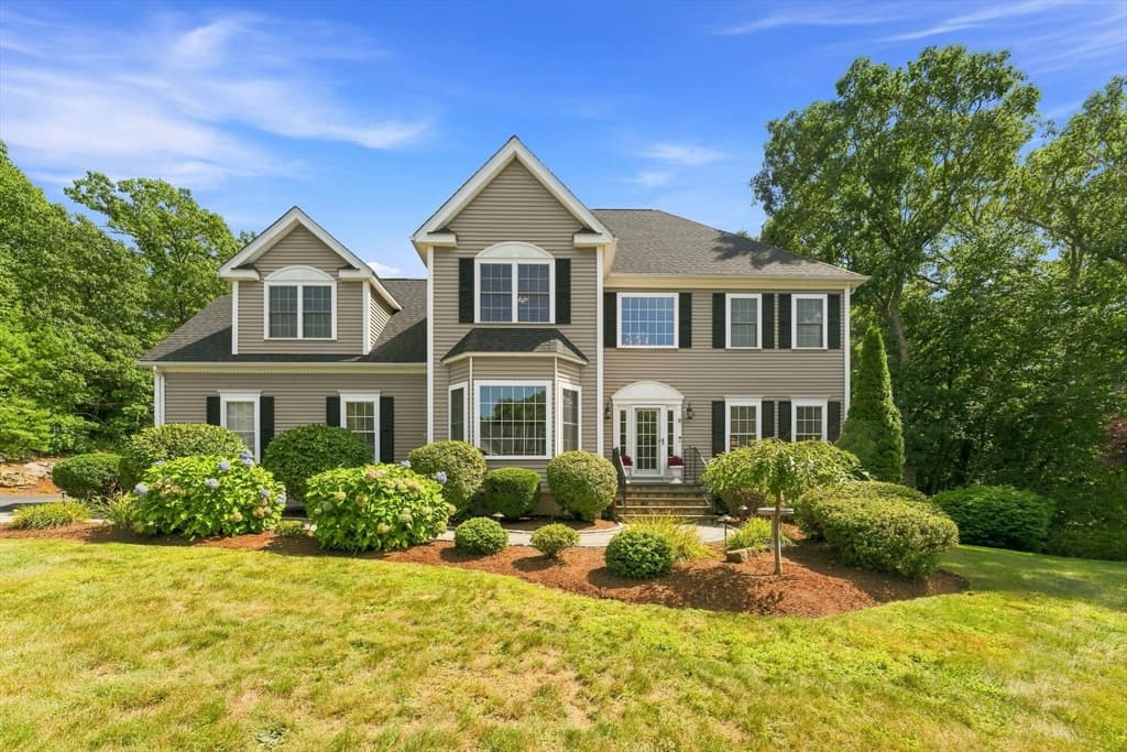 13 Larkin Ln, Hopedale MA 01747 photo 4