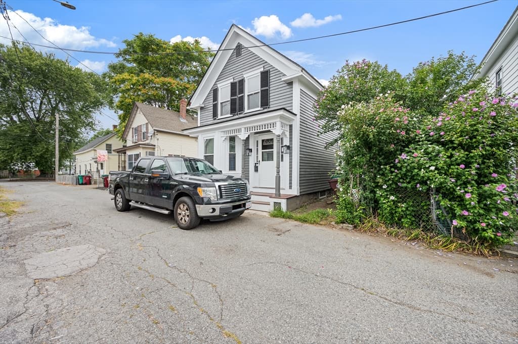4 Pollard Ave, Lowell MA 01850 photo 3