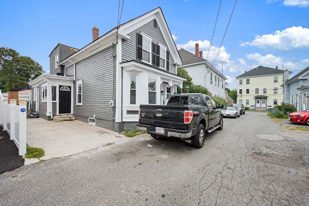 4 Pollard Ave, Lowell MA 01850 photo 4