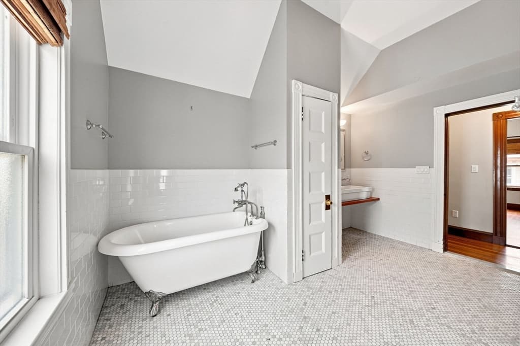 39 Ainsworth St, Boston MA 02131 photo 15
