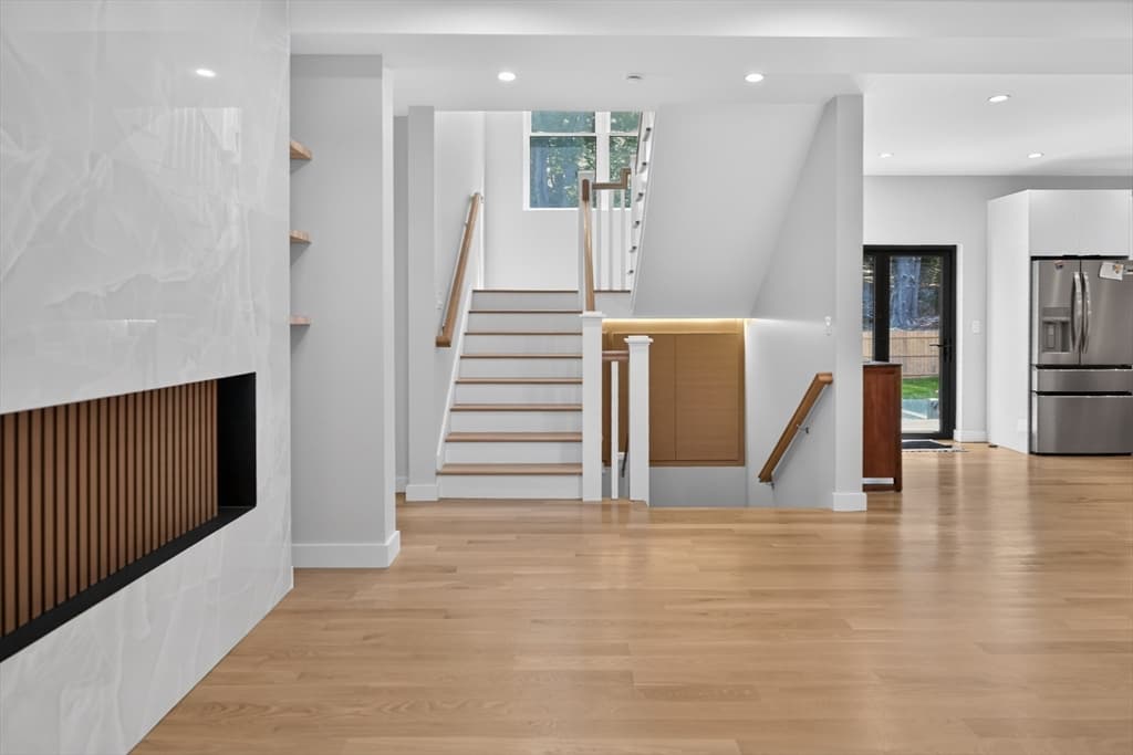 409 Pearl St, Reading MA 01867 photo 3