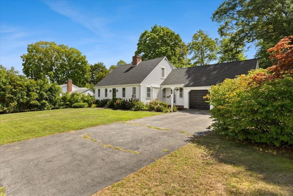 14 Whitehill St, Taunton MA 02780 photo 2
