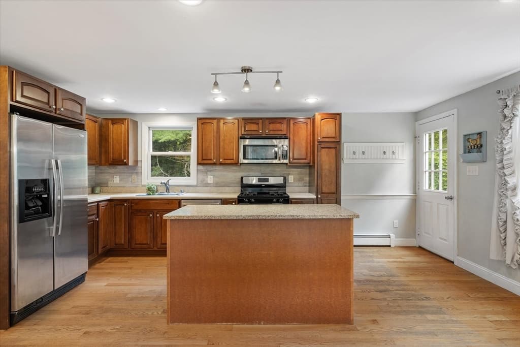 140 Burrage St, Lunenburg MA 01462 photo 9