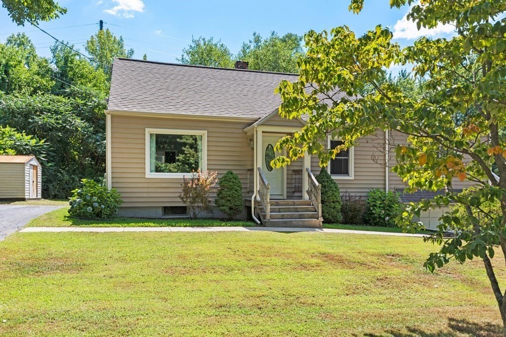 78 Laurie Ave, South Hadley MA 01075 photo 2