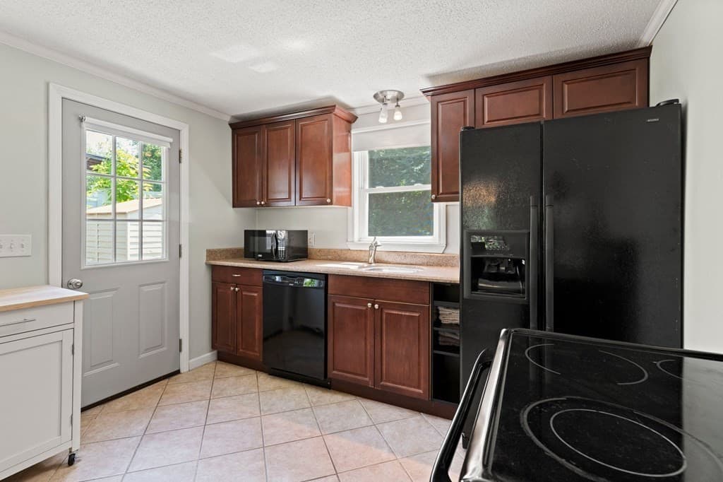 78 Laurie Ave, South Hadley MA 01075 photo 16