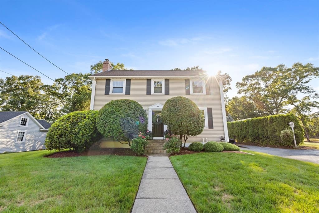 698 High St, Cumberland RI 02864 photo 3