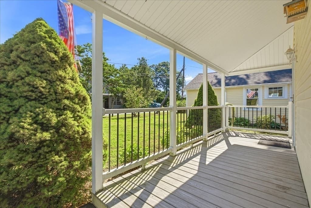 2 Bartlett Ave, Duxbury MA 02332 photo 3