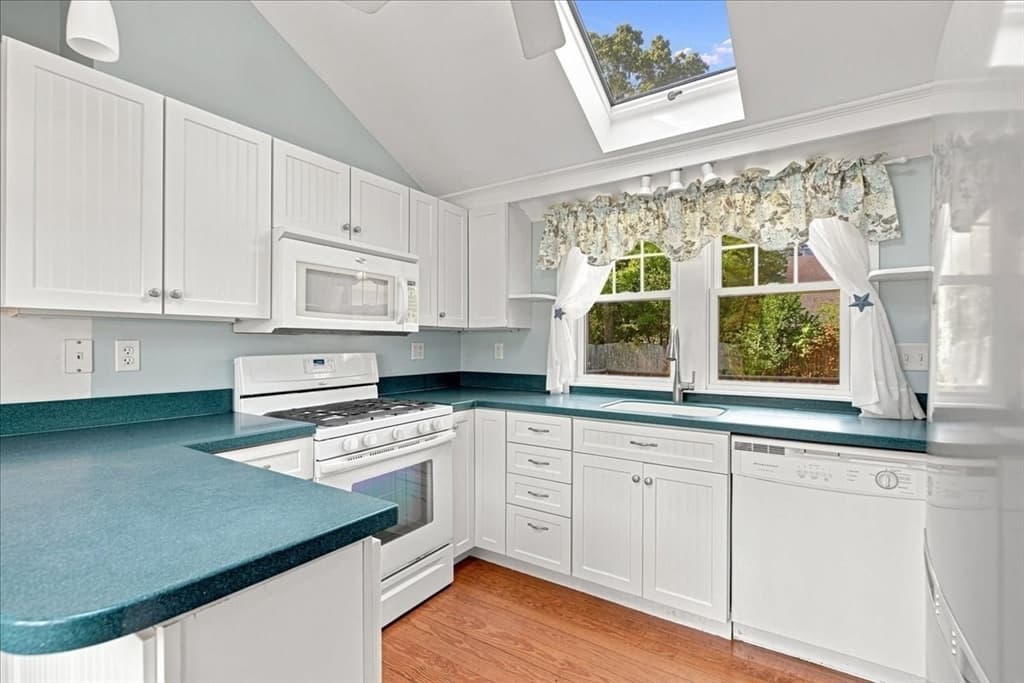 2 Bartlett Ave, Duxbury MA 02332 photo 4