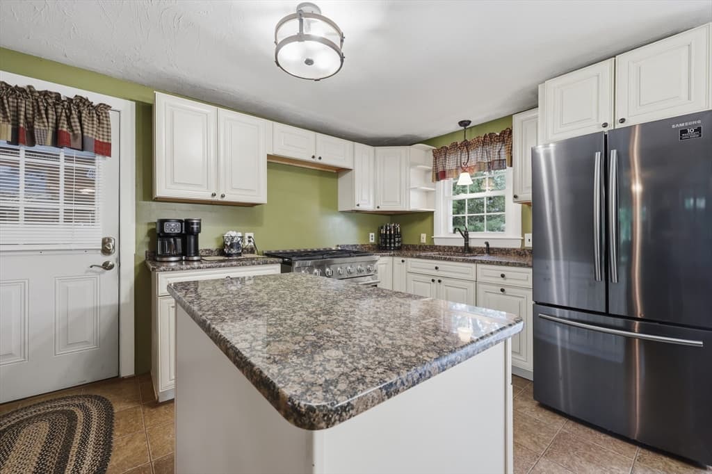 4 Olive Dr, Leominster MA 01453 photo 9