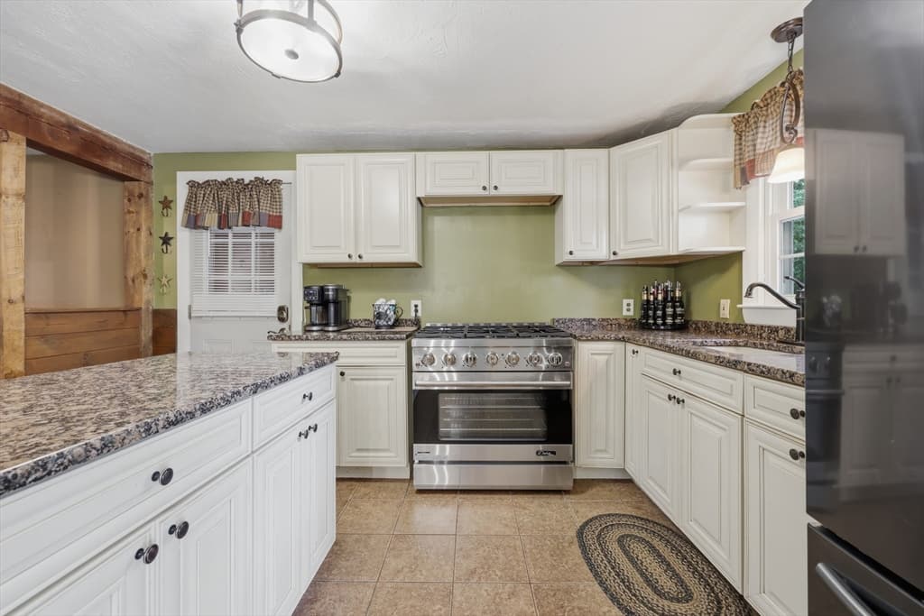 4 Olive Dr, Leominster MA 01453 photo 8