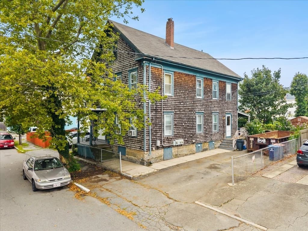213 Austin St, New Bedford MA 02740