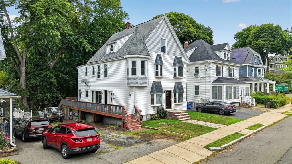 28-30 Crescent Ave, Melrose MA 02176 photo 2