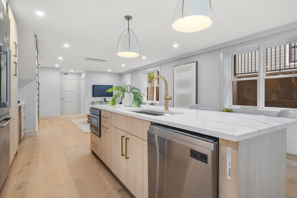 37 Pearl Street # 4, Boston MA 02125 photo 17